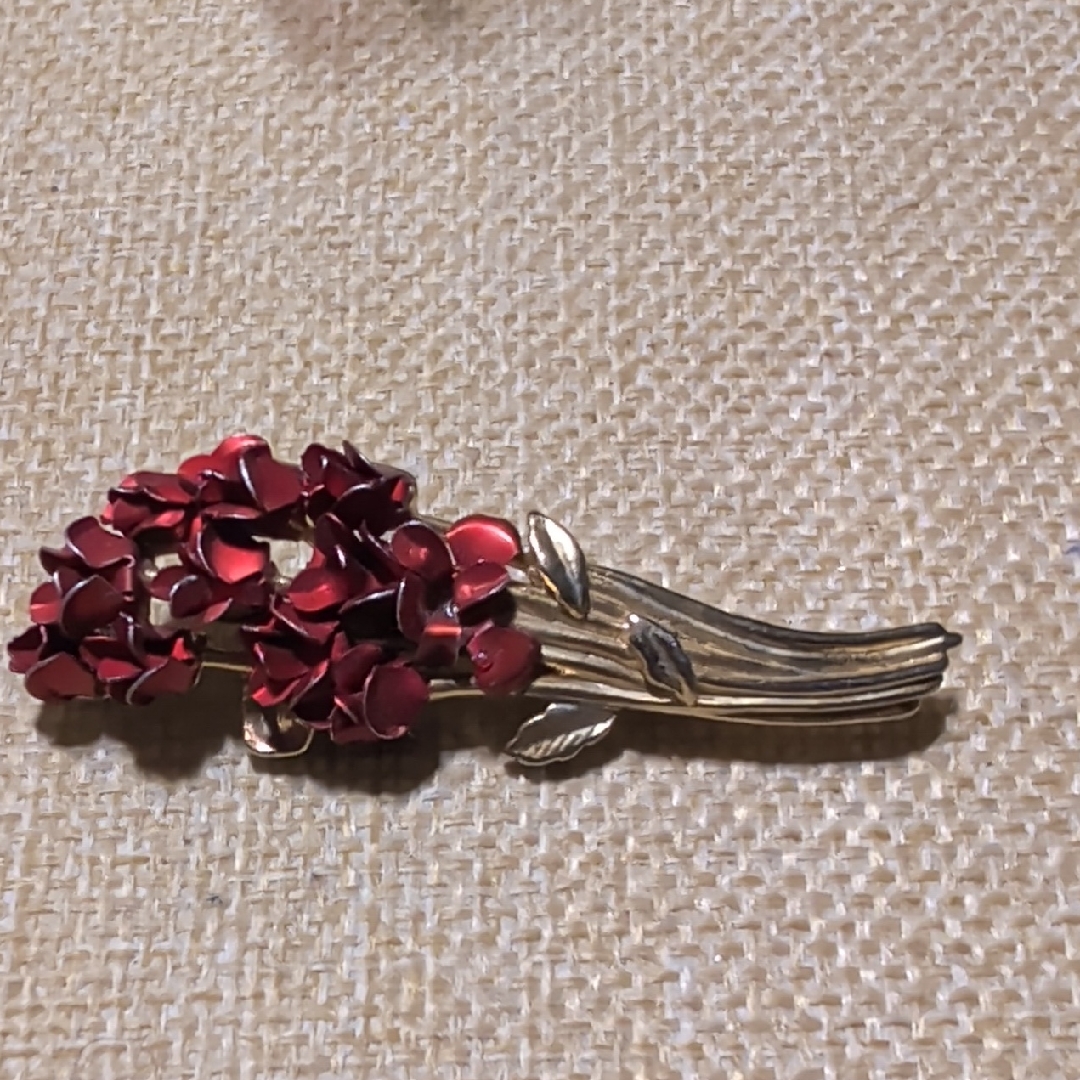 Danbury Mint (Dm '97) Red Rose Bouquet Brooch Pin